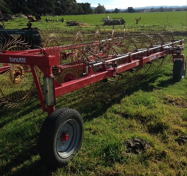12 Wheel VRake. Machinery & Equipment Hay and Silage